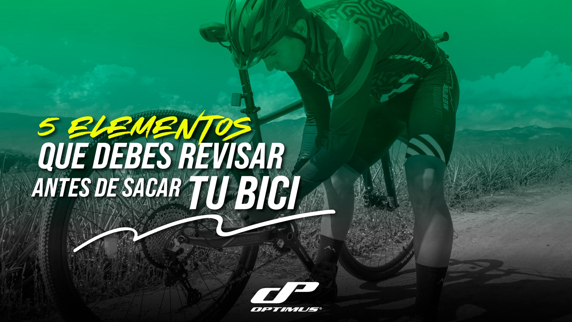 Ciclista haciendo revisión técnica de su bicicleta