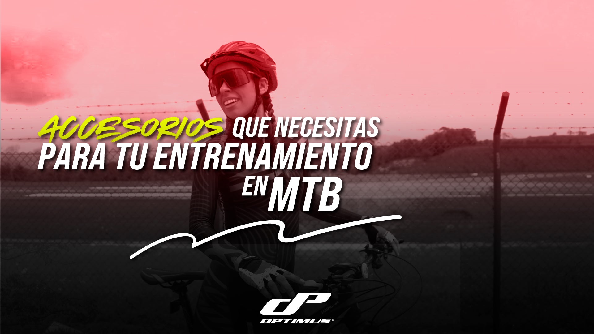 Mujer ciclista con casco y gafas de ciclismo
